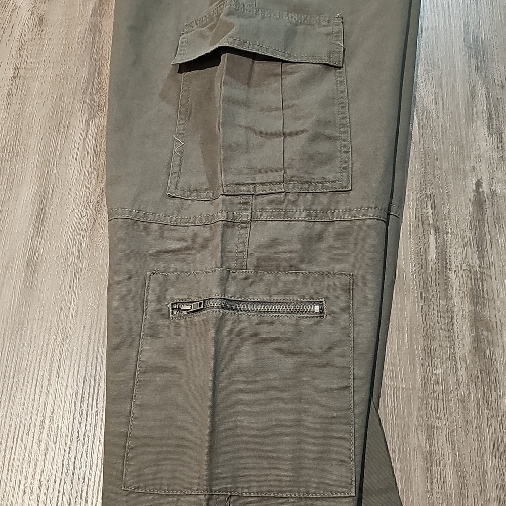 Aeropostale Women's Straight Leg Cargo Pants in Olive - Picture 8 of 8